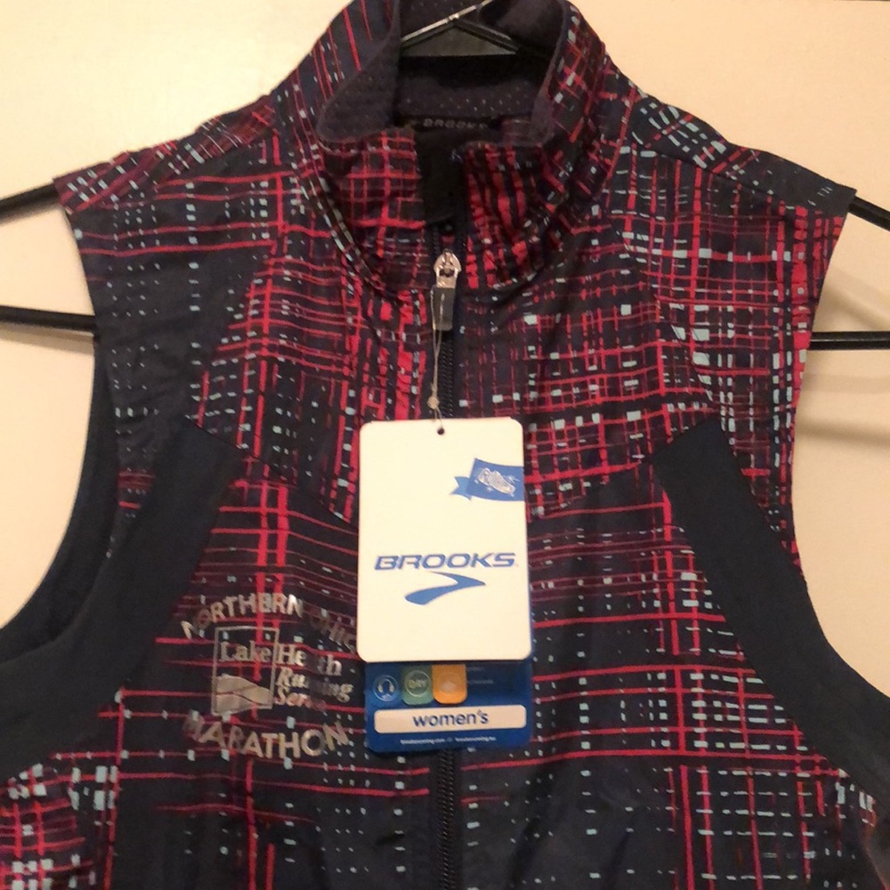 ♥️ BROOKS!  RUNNING   VEST - Picture 3 of 11